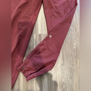 ADAPTED STATE HIGH-RISE JOGGER 28”